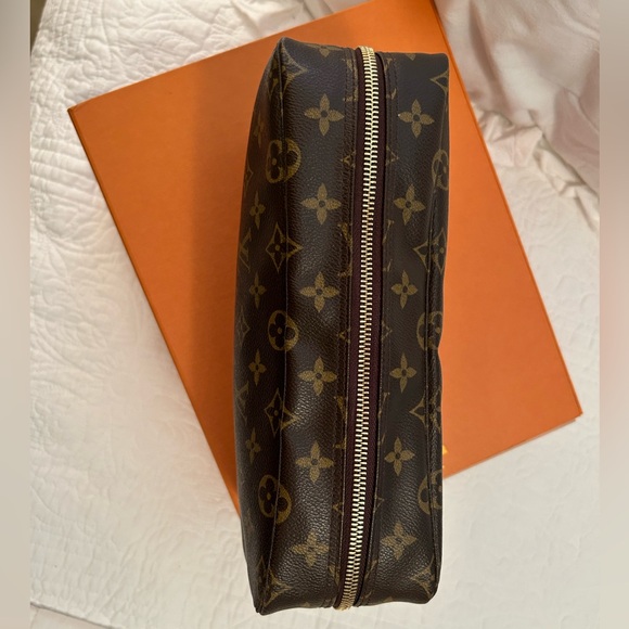 Authentic Clean Louis Vuitton Monogram Trousseau 🥰 - Picture 3 of 14